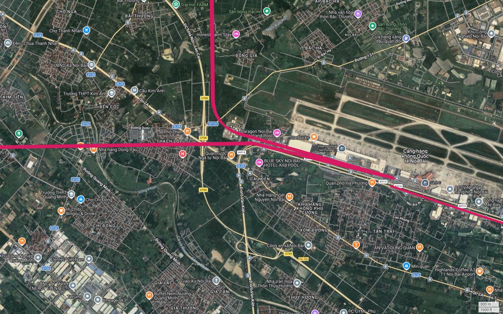 Ảnh vệ tinh nút ngã tư Nội Bài, ba hướng vạch hồng của tuyến metro số 1 gặp nhau cạnh Quốc lộ 2A và cao tốc CT05